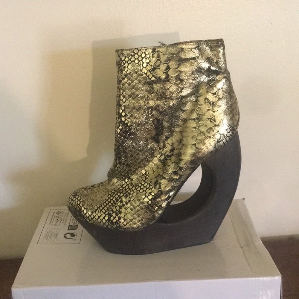 Chic Gold Snakeskin Cutout Wedge Boots